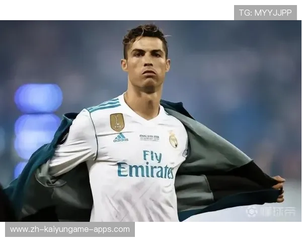 C罗旧照片被扒出惊人细节,粉丝连夜收藏 C罗旧照片被扒出惊人细节,粉丝连夜收藏